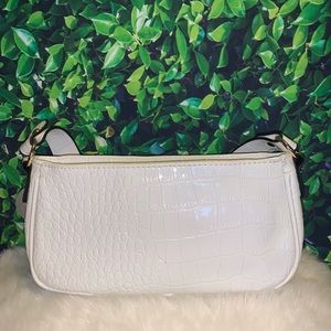 White shoulder bag❤️